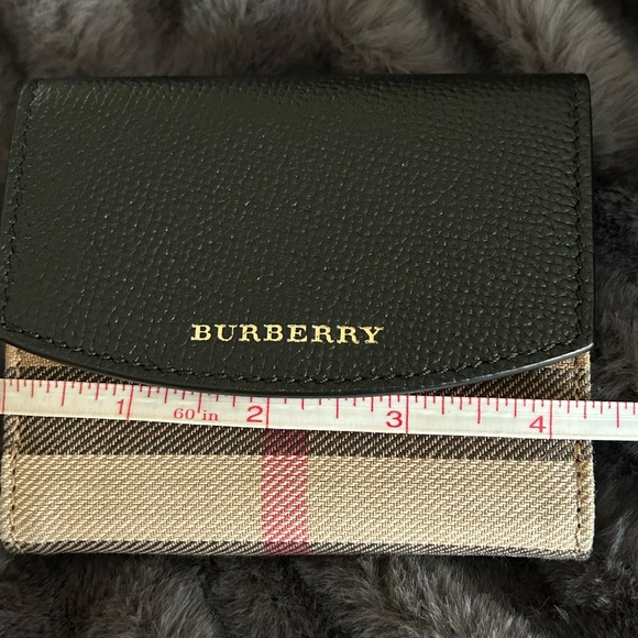 Burberry wallet. Authentic and used only once. - Picture 7 of 8